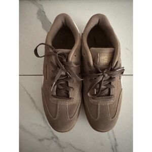 Reebok Women's sneakers‎ in Tan/White